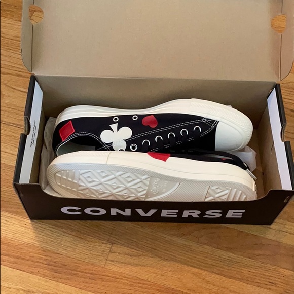 Low Top Chuck Taylor Converse - Picture 5 of 6